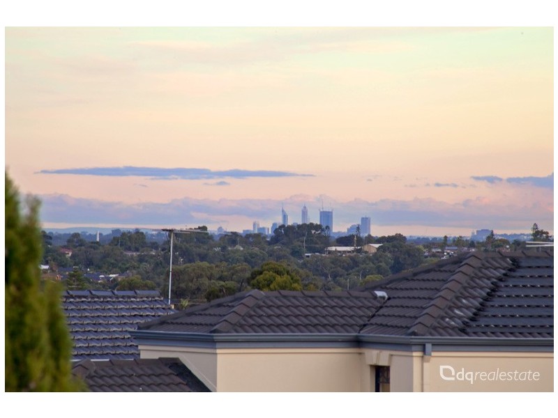 33 Meadowbrook Promenade, Currambine WA 6028