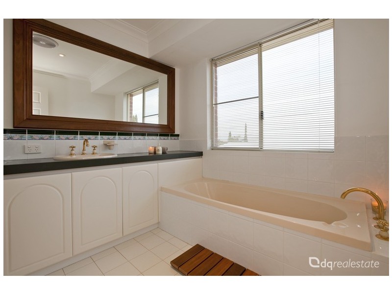 33 Meadowbrook Promenade, Currambine WA 6028