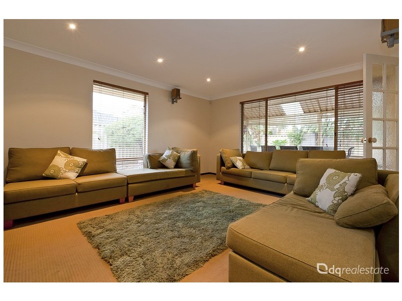 25 Comstock Way, Woodvale WA 6026