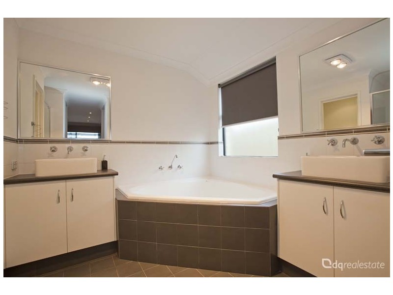 17 Wyatt Road, Hocking WA 6065