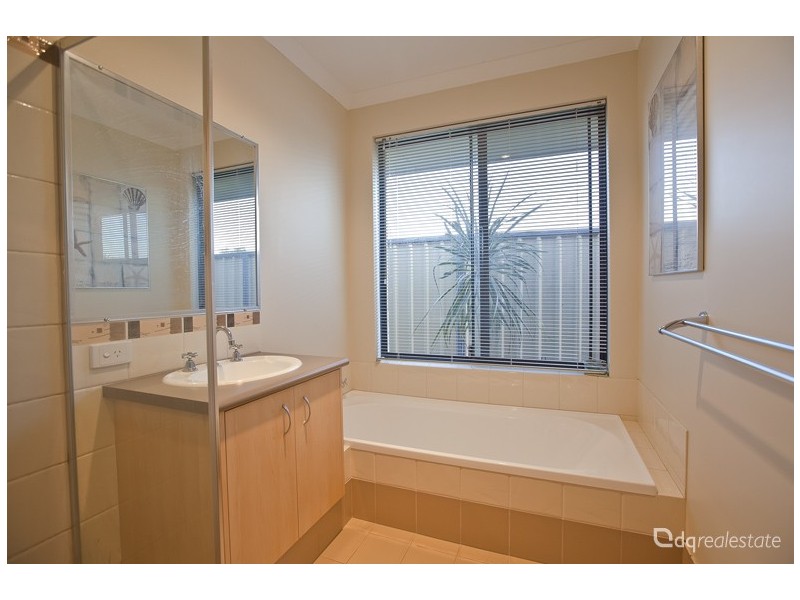 6 Grallina Way, Tapping WA 6065