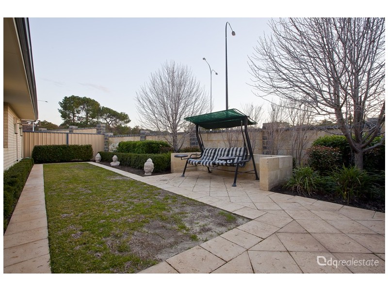 6 Grallina Way, Tapping WA 6065