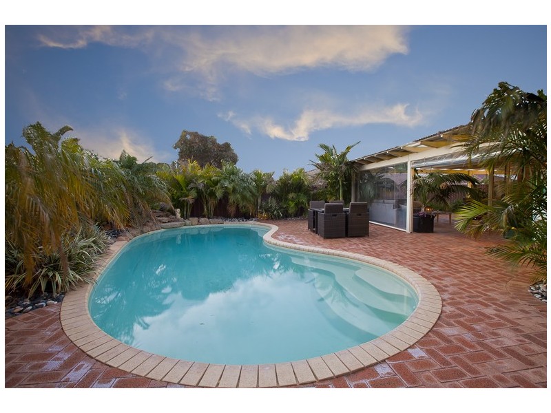 6 Ramsay Grove, Woodvale WA 6026