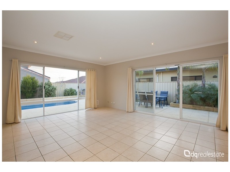 21 Foxfield Road, Darch WA 6065