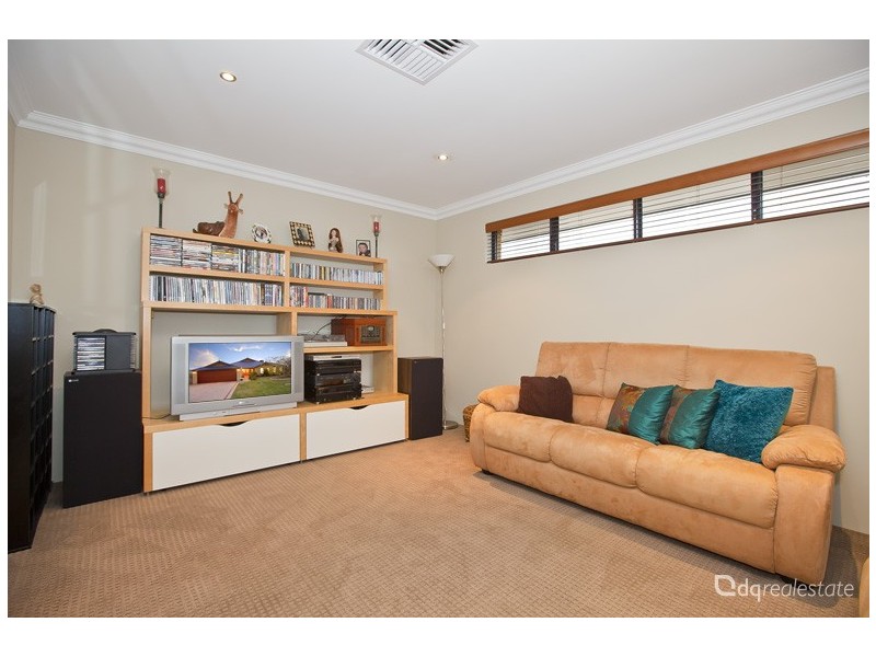8 Bazille Crescent, Tapping WA 6065