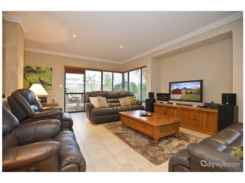 8 Bazille Crescent, Tapping WA 6065