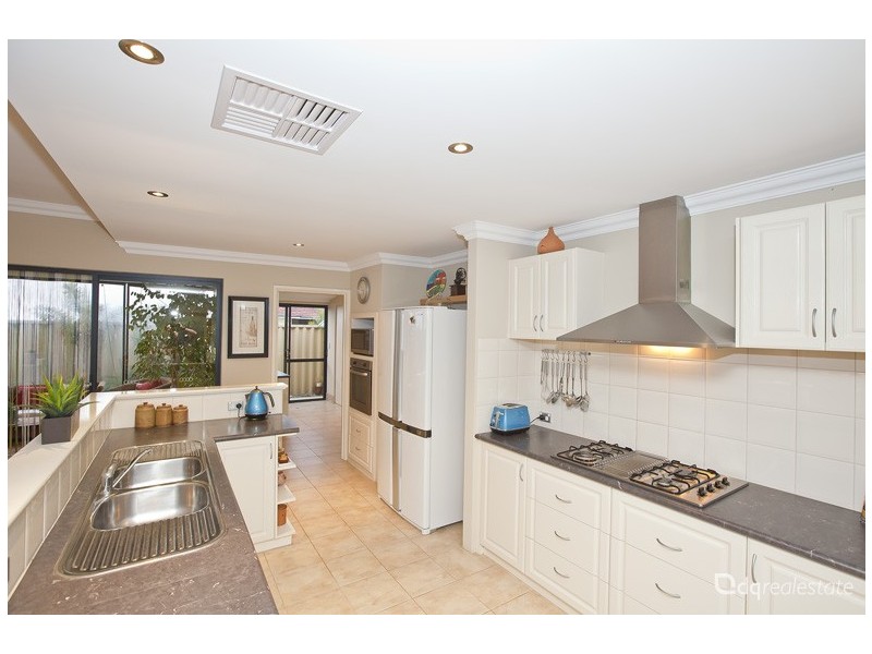 8 Bazille Crescent, Tapping WA 6065