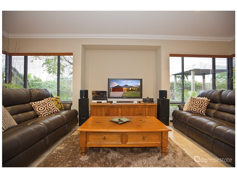 8 Bazille Crescent, Tapping WA 6065