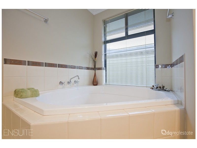 8 Bazille Crescent, Tapping WA 6065