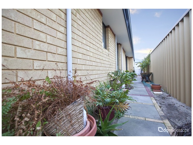 8 Bazille Crescent, Tapping WA 6065