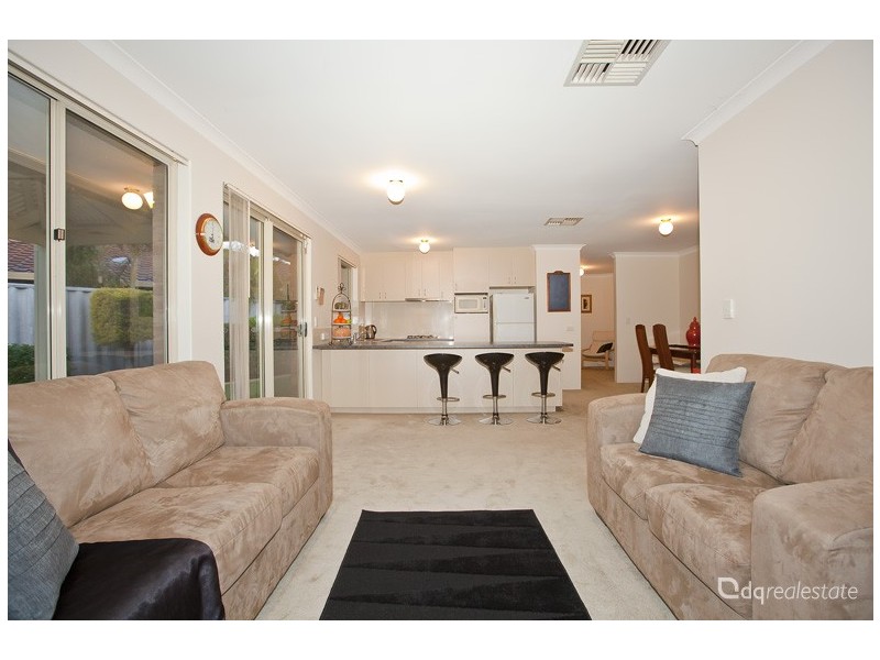 14 Manning Rise, Woodvale WA 6026