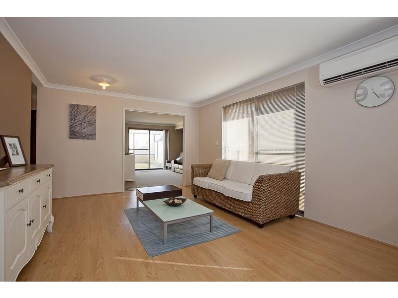 16 Riverlinks Drive, Clarkson WA 6030
