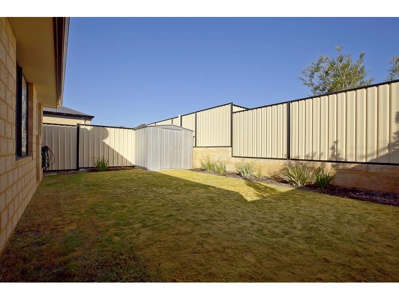 16 Riverlinks Drive, Clarkson WA 6030