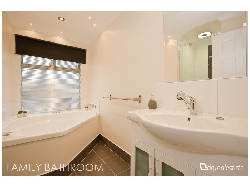 18 Voltaire Cres, Ridgewood WA 6030