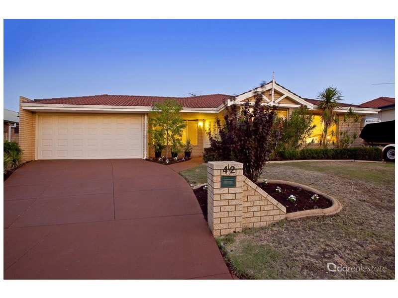 42 Plumdale Way, Woodvale WA 6026