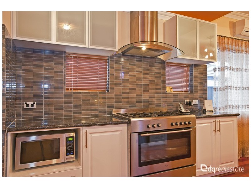 18 Evington Pass, Landsdale WA 6065