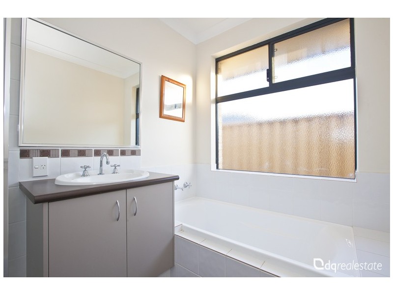 5 Rosinski Circle, Tapping WA 6065