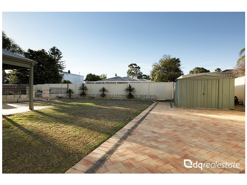 25 Sapling Way, Hocking WA 6065