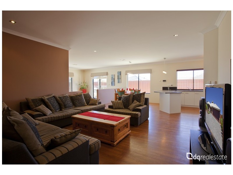 4 Benjamin Crescent, Tapping WA 6065