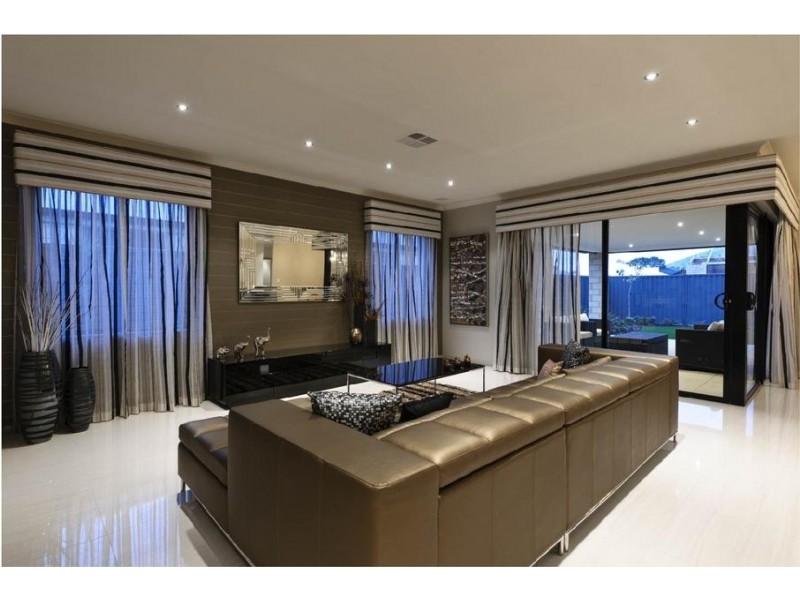 27 St Leonards Blvd, Dayton, West Swan WA 6055