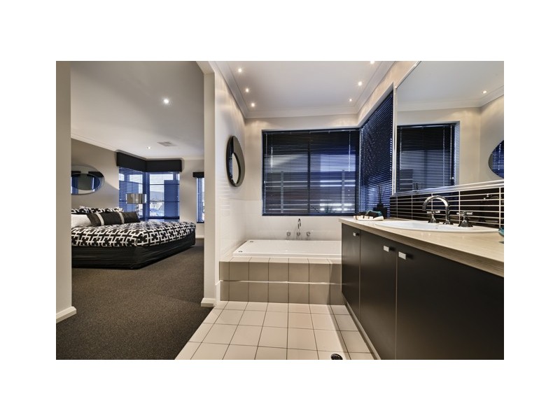 25 St Leonards Blvd, DAYTON, West Swan WA 6055