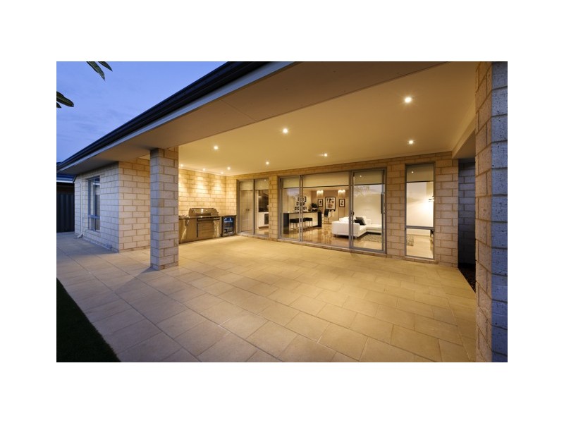 25 St Leonards Blvd, DAYTON, West Swan WA 6055