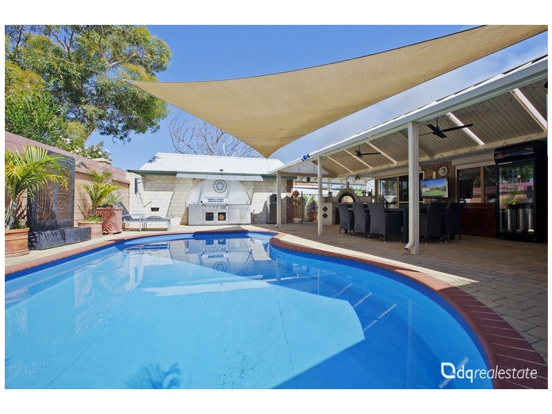 6 Nicholson Place, Ballajura WA 6066