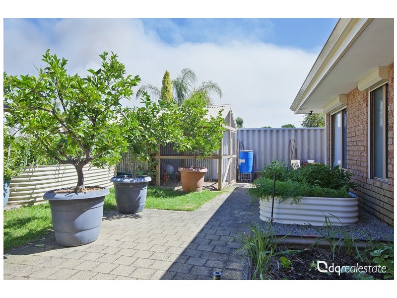 6 Nicholson Place, Ballajura WA 6066