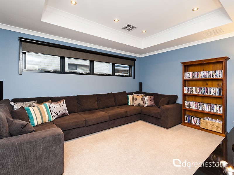 21 Hillsdale Rise, Darch WA 6065