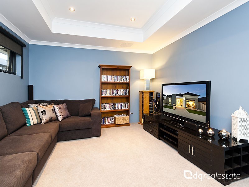 21 Hillsdale Rise, Darch WA 6065