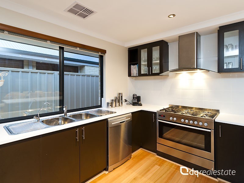 21 Hillsdale Rise, Darch WA 6065