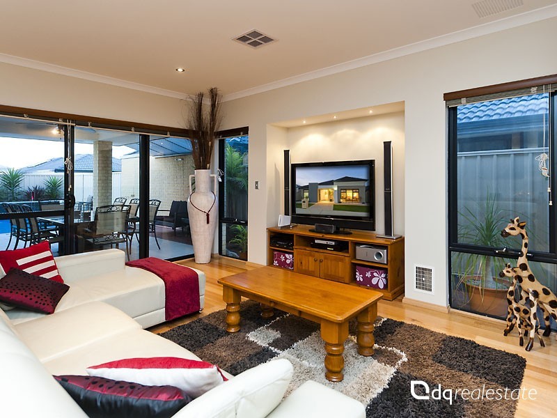 21 Hillsdale Rise, Darch WA 6065