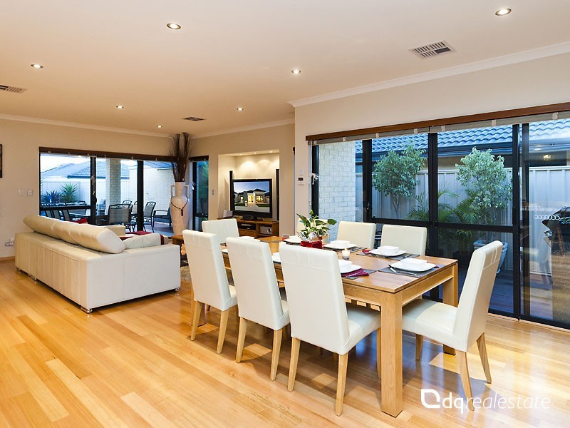 21 Hillsdale Rise, Darch WA 6065