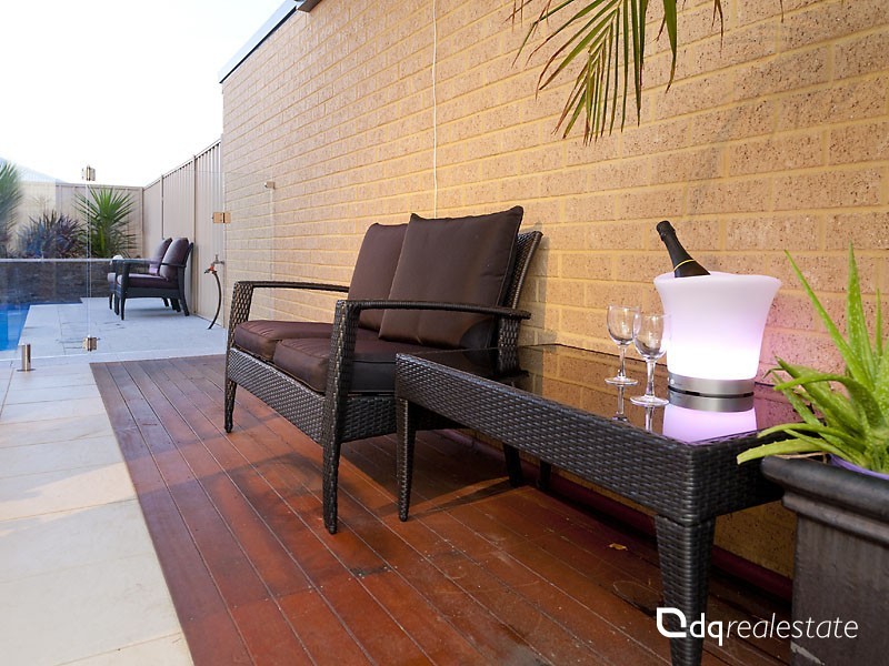 21 Hillsdale Rise, Darch WA 6065