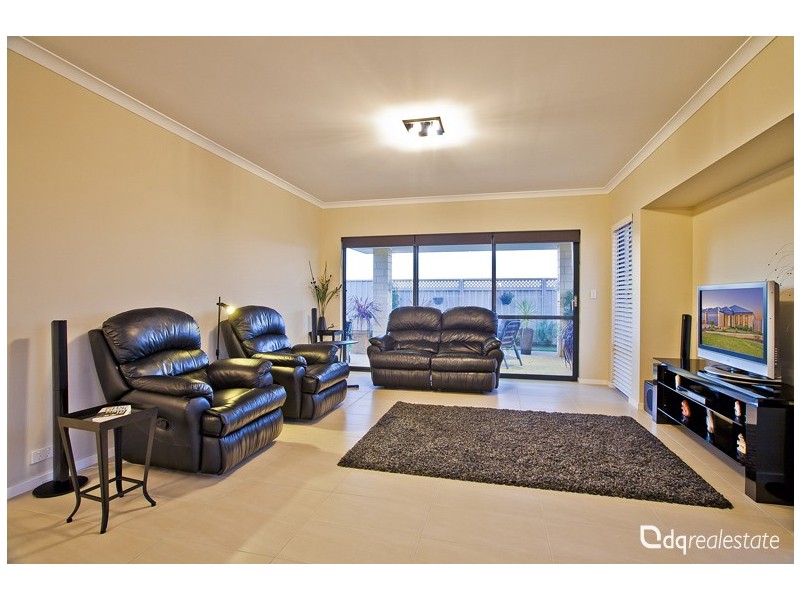 33 Bathurst Gardens, Darch WA 6065