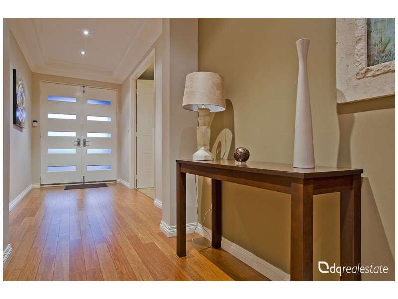 1 Shiralee Bend, Carramar WA 6031