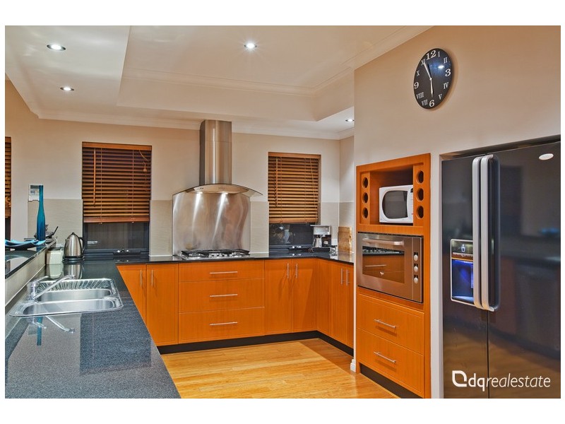 1 Shiralee Bend, Carramar WA 6031