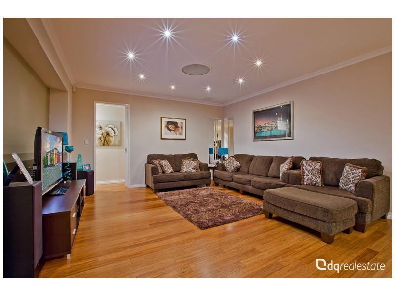 1 Shiralee Bend, Carramar WA 6031