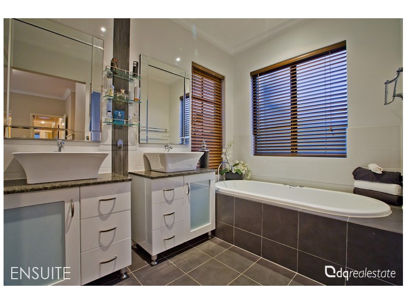 1 Shiralee Bend, Carramar WA 6031