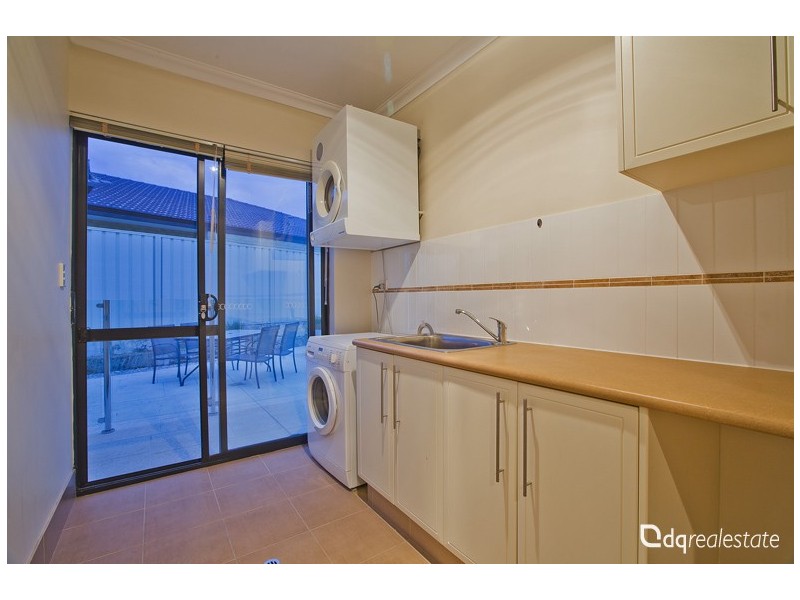 1 Shiralee Bend, Carramar WA 6031