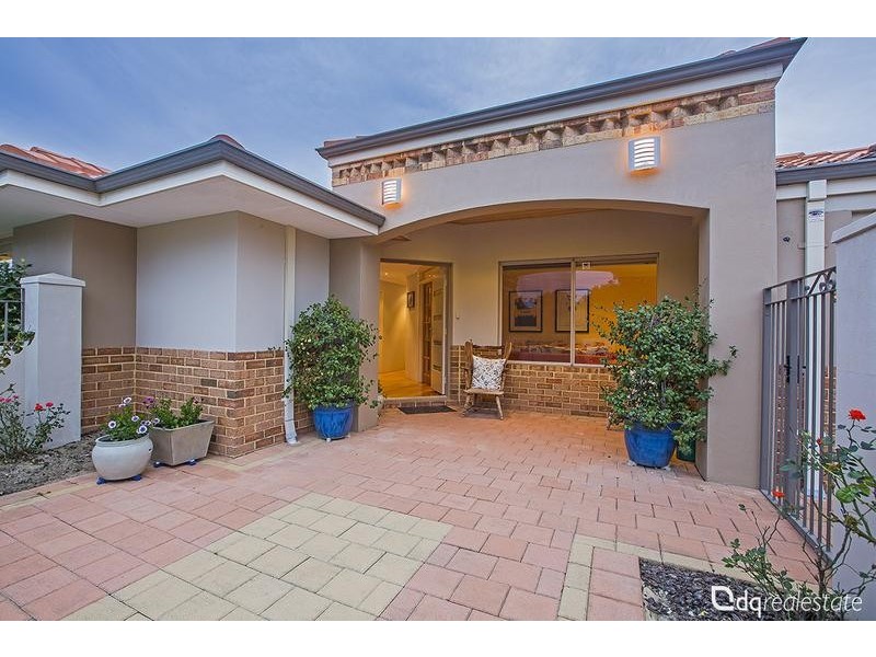 25 Palmerston Crescent, Tapping WA 6065