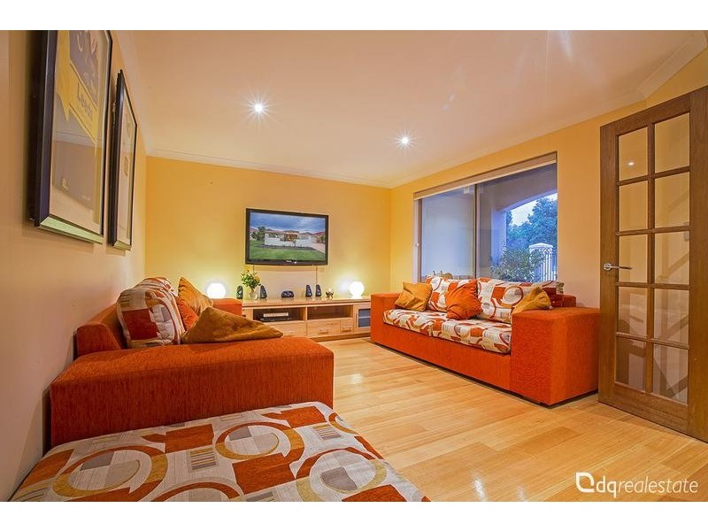 25 Palmerston Crescent, Tapping WA 6065