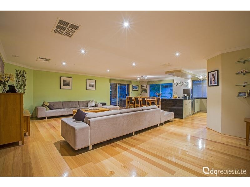 25 Palmerston Crescent, Tapping WA 6065