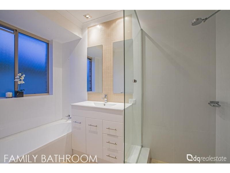 25 Palmerston Crescent, Tapping WA 6065