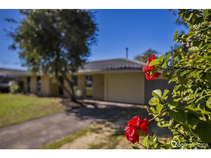 8 Waidup Street, Wanneroo WA 6065