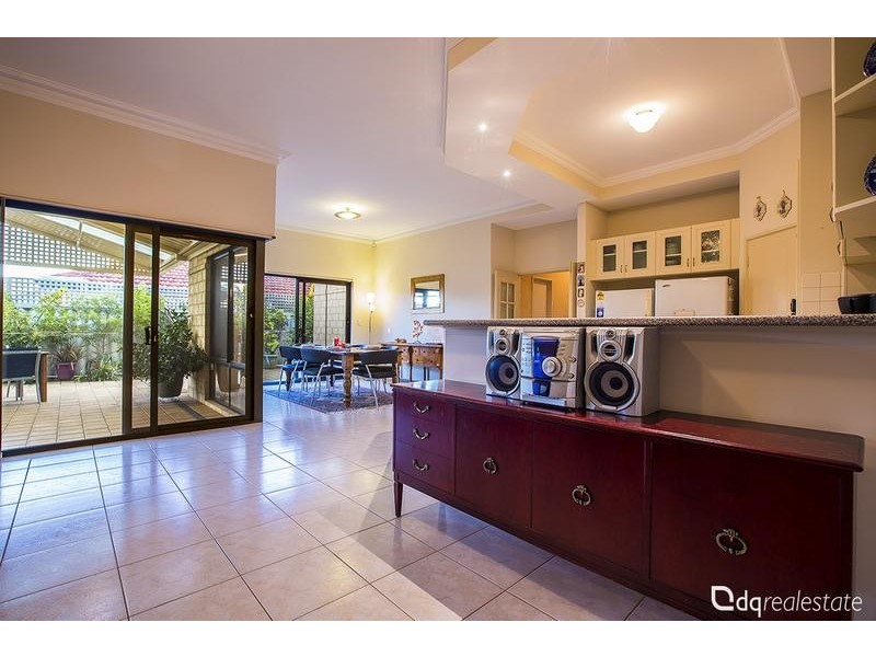 6 Goldfinch Loop, Woodvale WA 6026