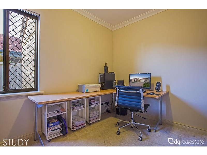 6 Goldfinch Loop, Woodvale WA 6026