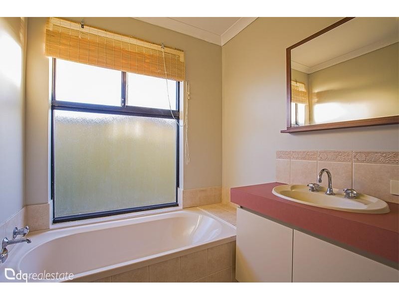 4 Olympus Loop, Merriwa WA 6030