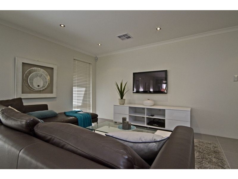 31 Botanic Ave, Banksia Grove WA 6031