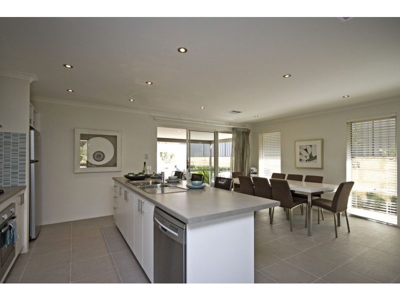 31 Botanic Ave, Banksia Grove WA 6031